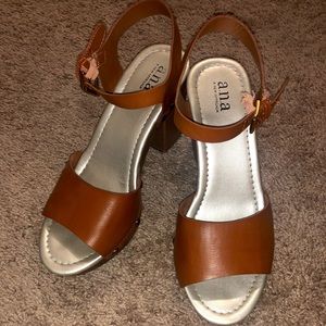 a.n.a•chunky heel•cognac brown•peep-toe•clog•Womens size 6.5